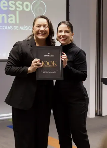 Dono de escola de música premiado por faturar R$ 100 mil
